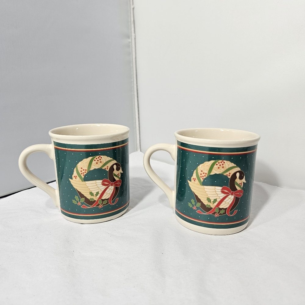 Set of 2 Vintage 1986 Hallmark Country Christmas Goose Holiday Coffee Mugs Cups